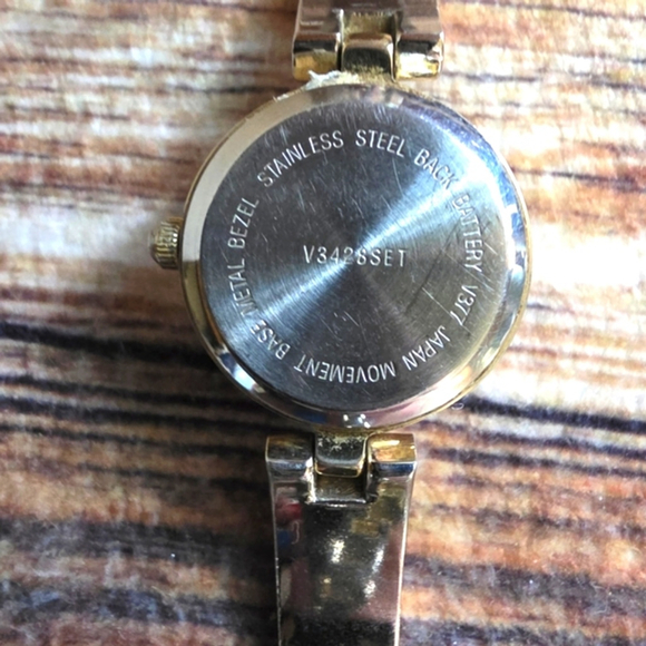 Vintage Gloria Vanderbilt Gold Women's Watch - Picture 2 of 4